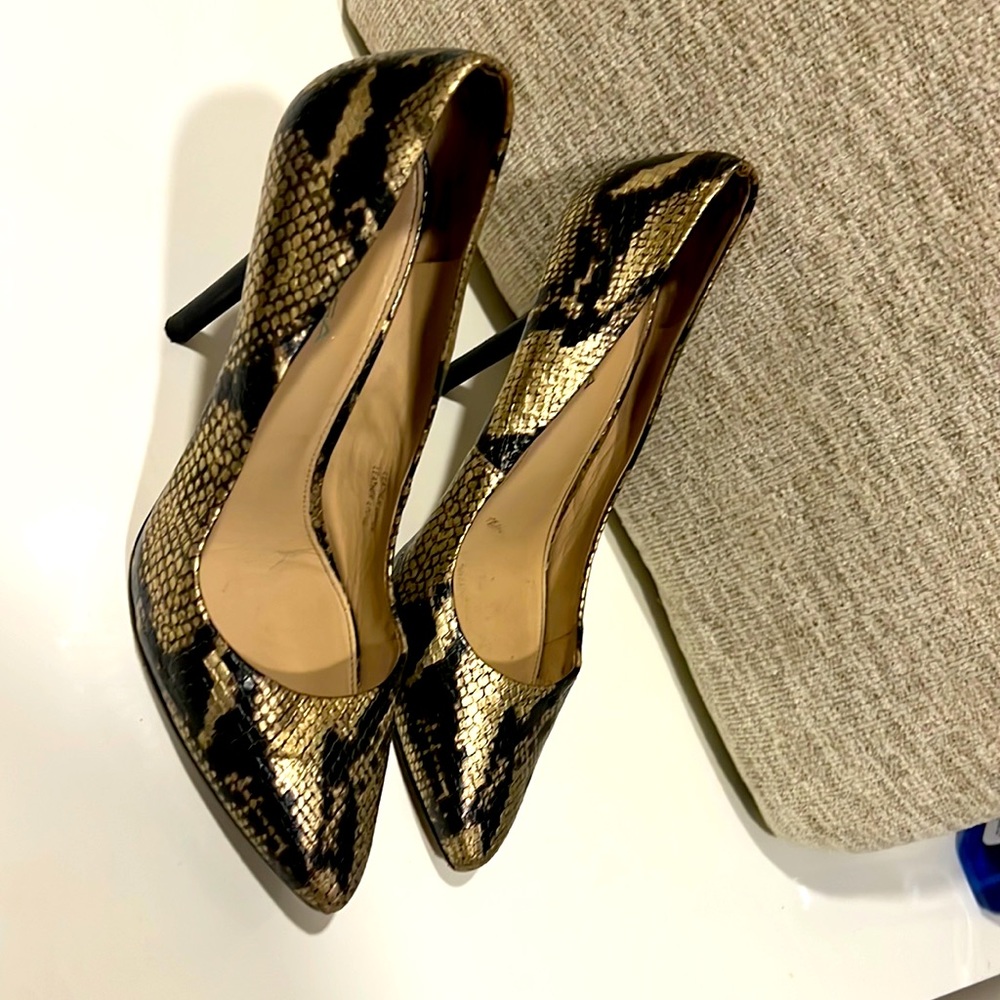 Via spiga python leather pumps